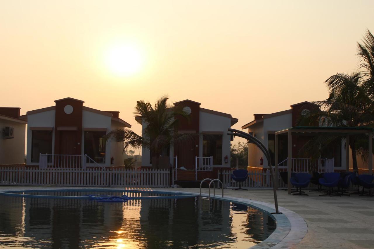 Flamingo Club And Resort Una 3 Km Away From Diu Check Post Екстер'єр фото