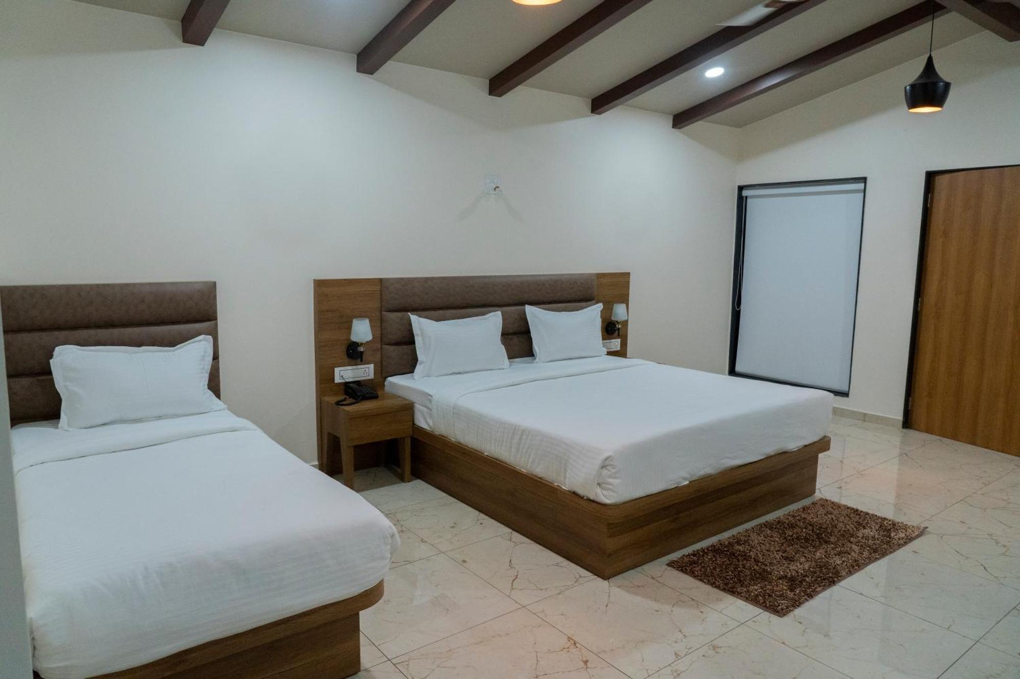 Flamingo Club And Resort Una 3 Km Away From Diu Check Post Екстер'єр фото